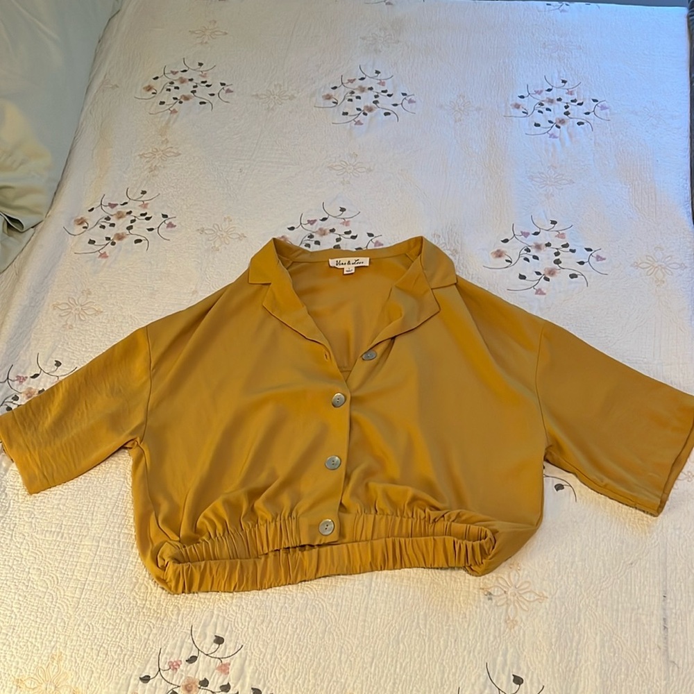 Women’s Vine and Love cropped blouse